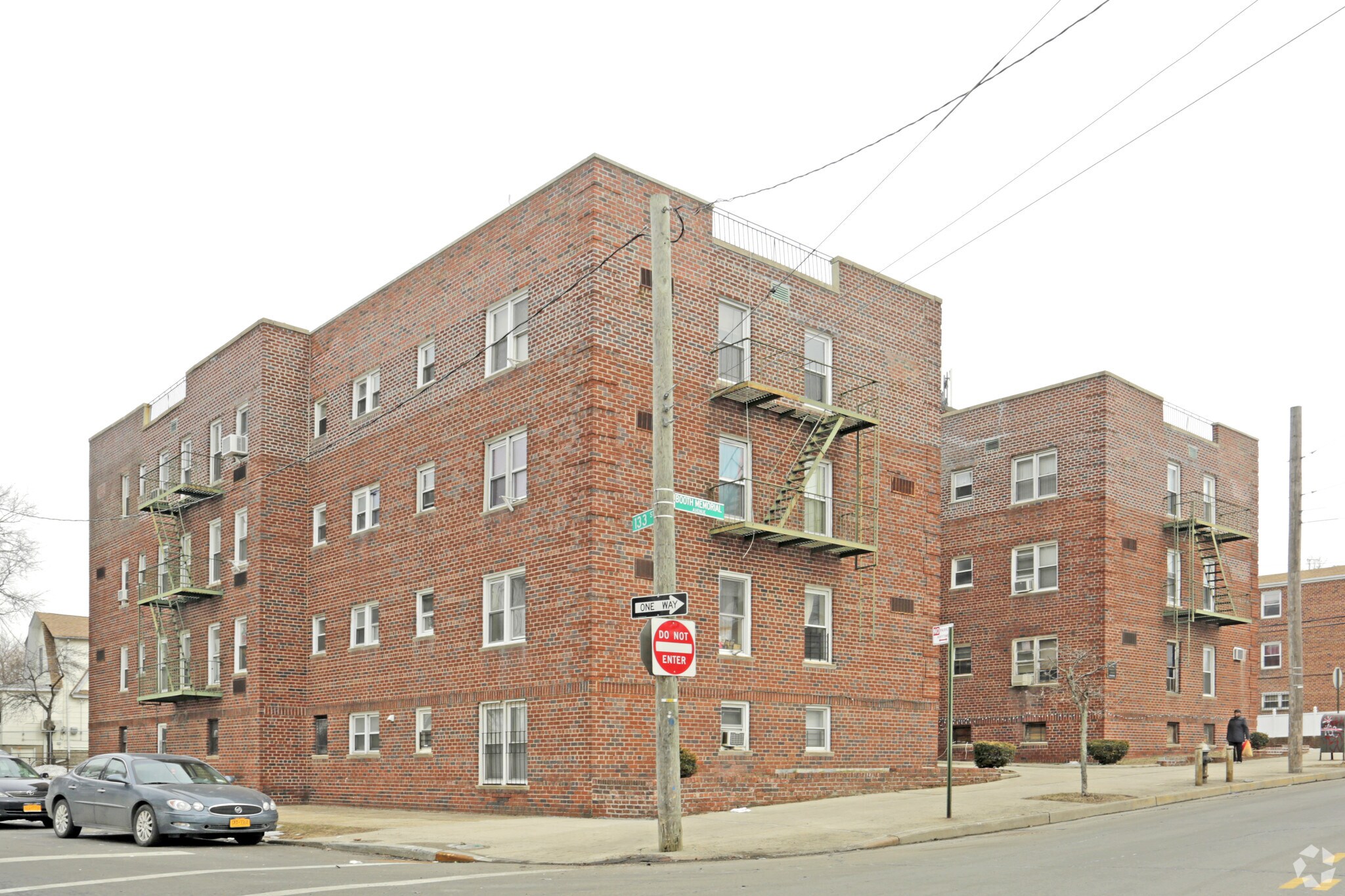 13301 Booth Memorial Ave, Flushing, NY à vendre Photo principale– Image 1 sur 10