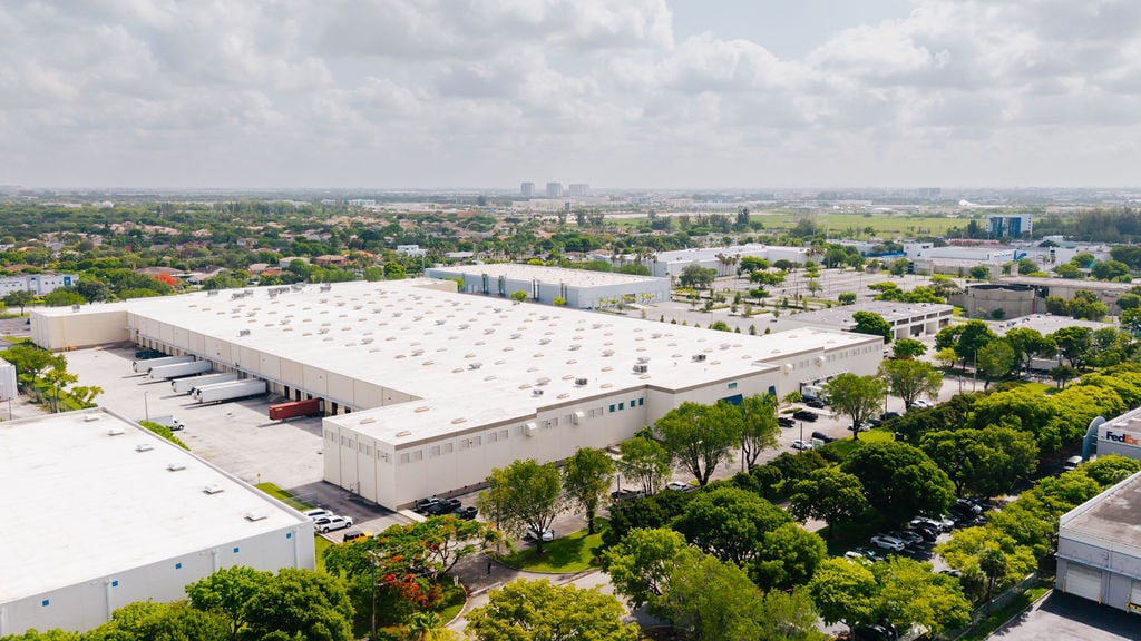 10005 NW 21st St, Doral, FL à louer Photo de l’immeuble– Image 1 sur 20