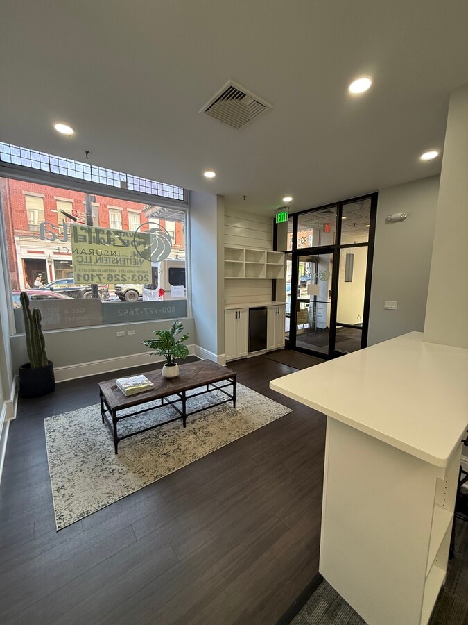 83-85 Washington St, Norwalk, CT 06854 - Lot 83 -  - Photo intérieure - Image 1 of 7