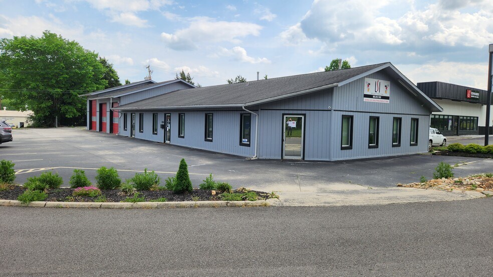 313 C Oak Ridge Tpke, Oak Ridge, TN à vendre - Photo de l’immeuble – Image 1 sur 8