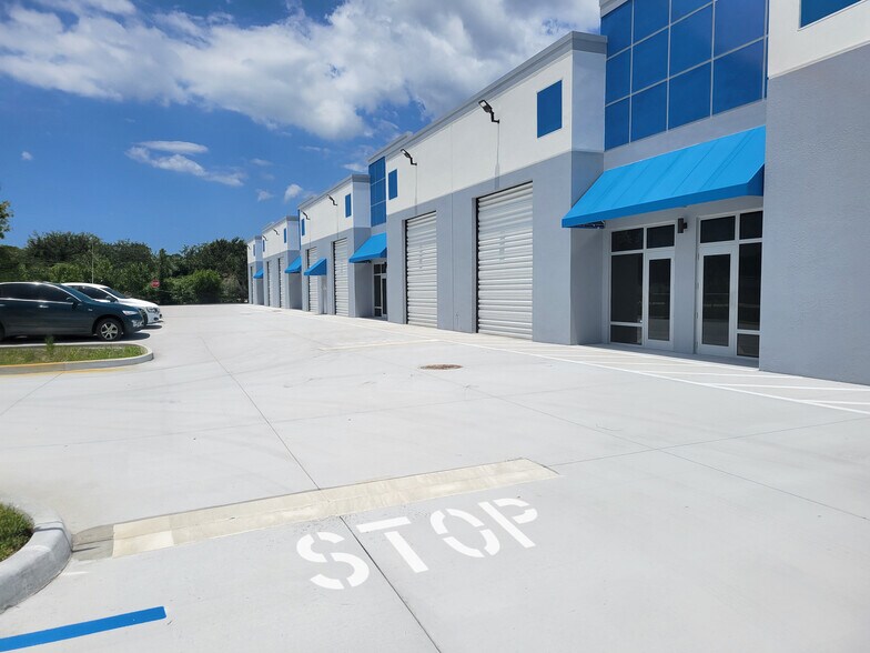 1497 NE Success dr, Jensen Beach, FL à vendre - Photo de l’immeuble – Image 3 sur 4