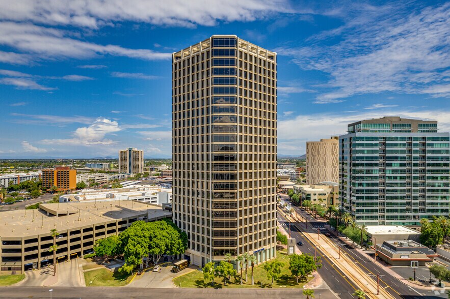 3200 N Central Ave, Phoenix, AZ à louer - Photo principale – Image 1 sur 13