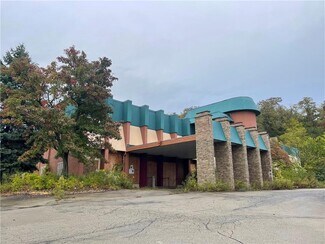 Plus de détails pour 249 Lincoln Hwy, North Versailles, PA - Santé à vendre