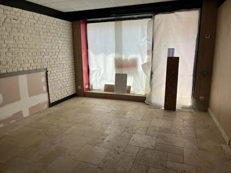 Local commercial dans Luynes à vendre - Photo intérieure – Image 3 sur 5