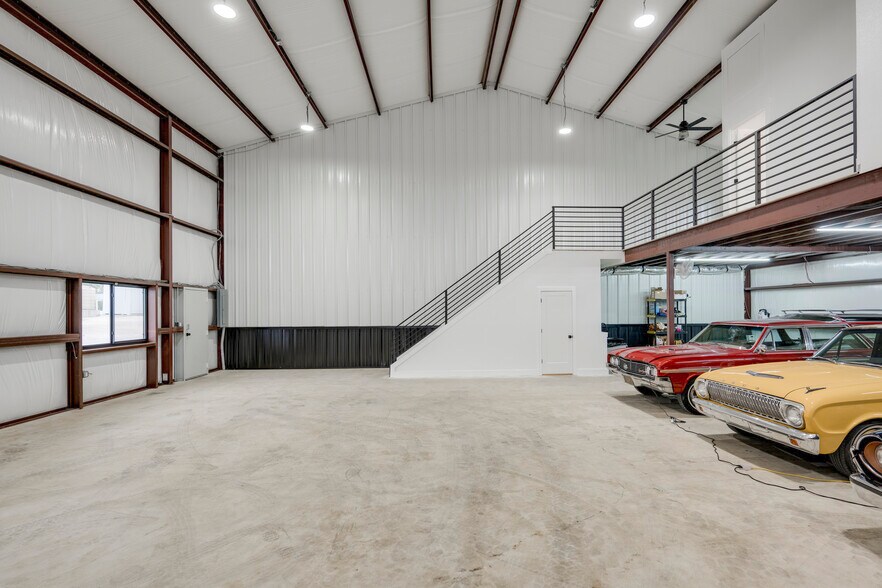 15210 Fitzhugh Rd, Austin, TX à louer - Photo de l’immeuble – Image 3 sur 18