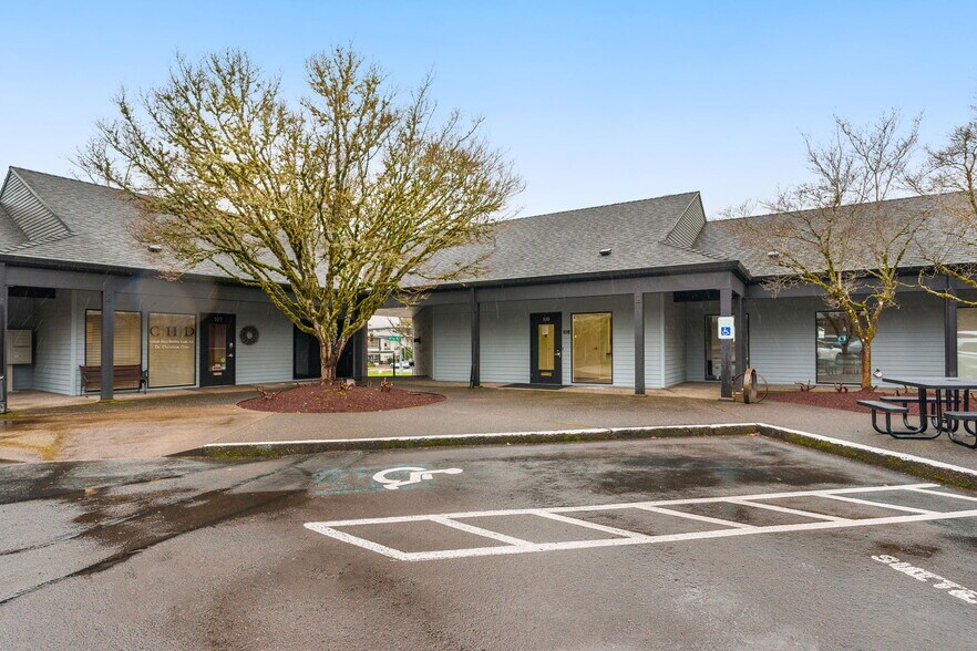 1600 SW Cedar Hills Blvd, Portland, OR à louer - Photo principale – Image 1 sur 8