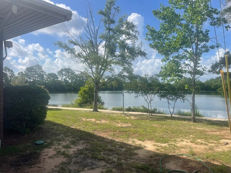 716 Lakeside Dr W, Mobile, AL à louer - Photo de l’immeuble – Image 2 sur 16