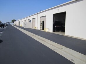 7611 Slater Ave, Huntington Beach, CA à louer Photo intérieure– Image 1 sur 3