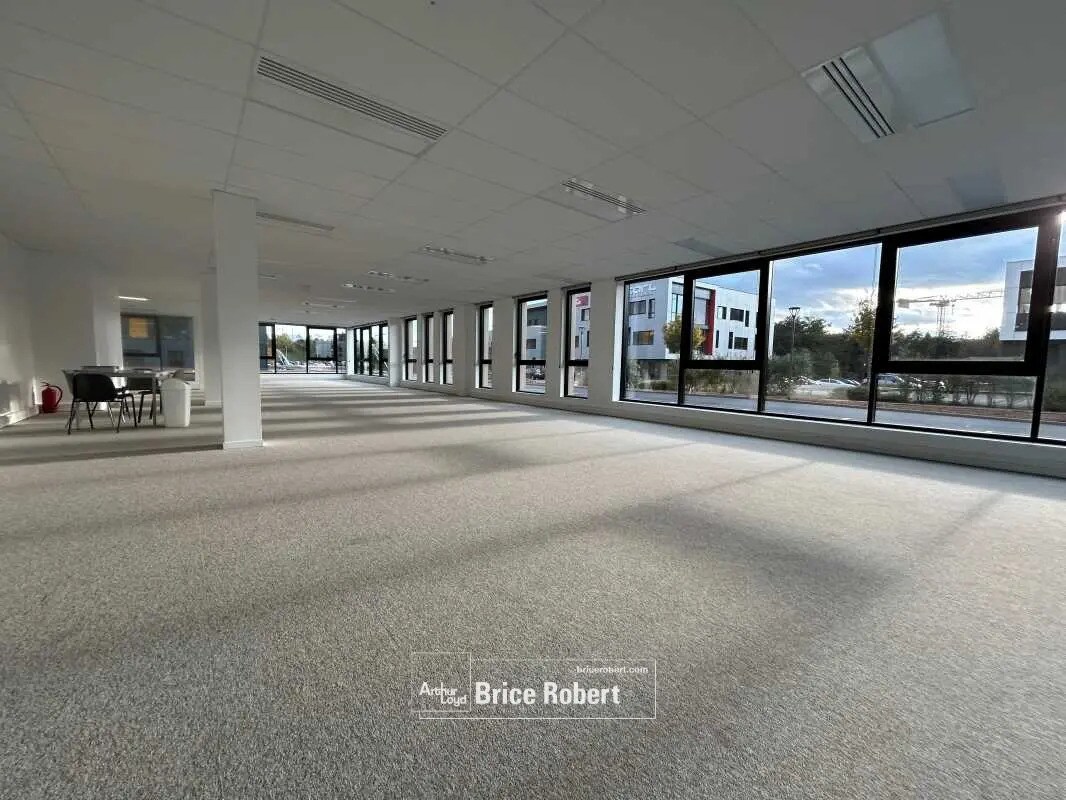 Local d’activités dans Limonest à louer Photo de l’immeuble– Image 1 sur 15