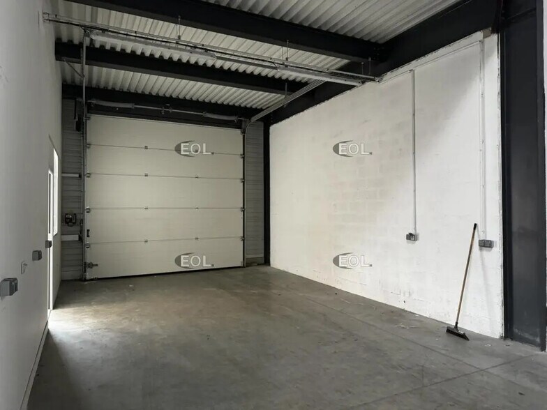 Local d’activités dans Palaiseau à louer - Photo de l’immeuble – Image 2 sur 4