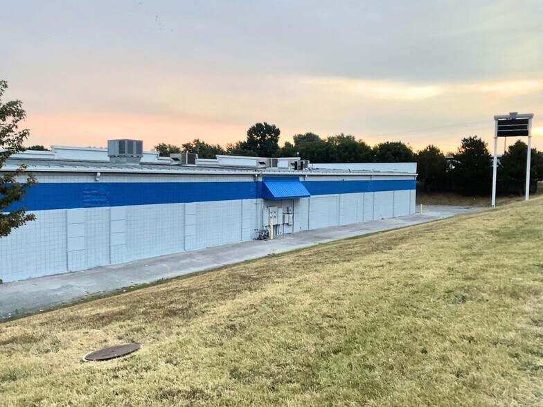2405 W 7th St, Joplin, MO à louer - Photo de l’immeuble – Image 3 sur 12