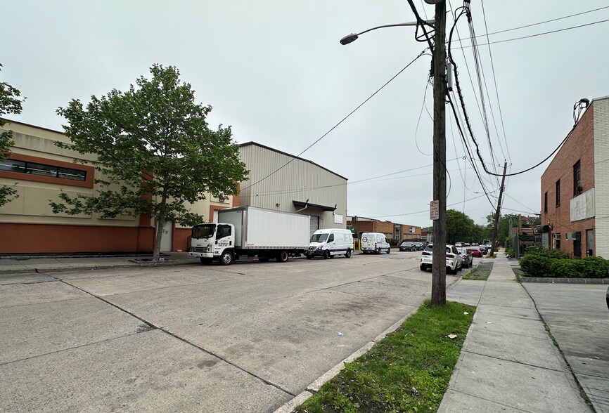 515 S 4th Ave, Mount Vernon, NY à louer - Photo de l’immeuble – Image 3 sur 12