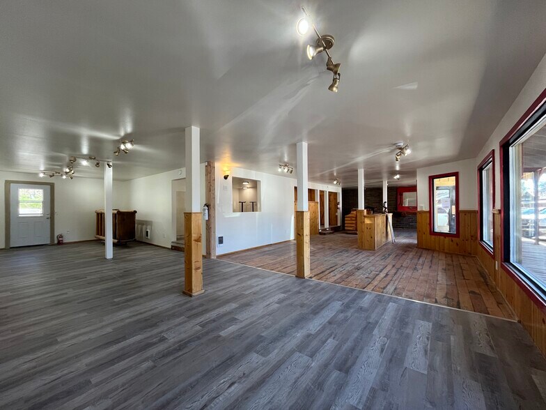 164 Riverside Ave, Winthrop, WA à vendre - Photo de l’immeuble – Image 2 sur 11