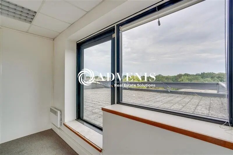 Bureau dans Champs-sur-Marne à louer - Photo de l’immeuble – Image 3 sur 10