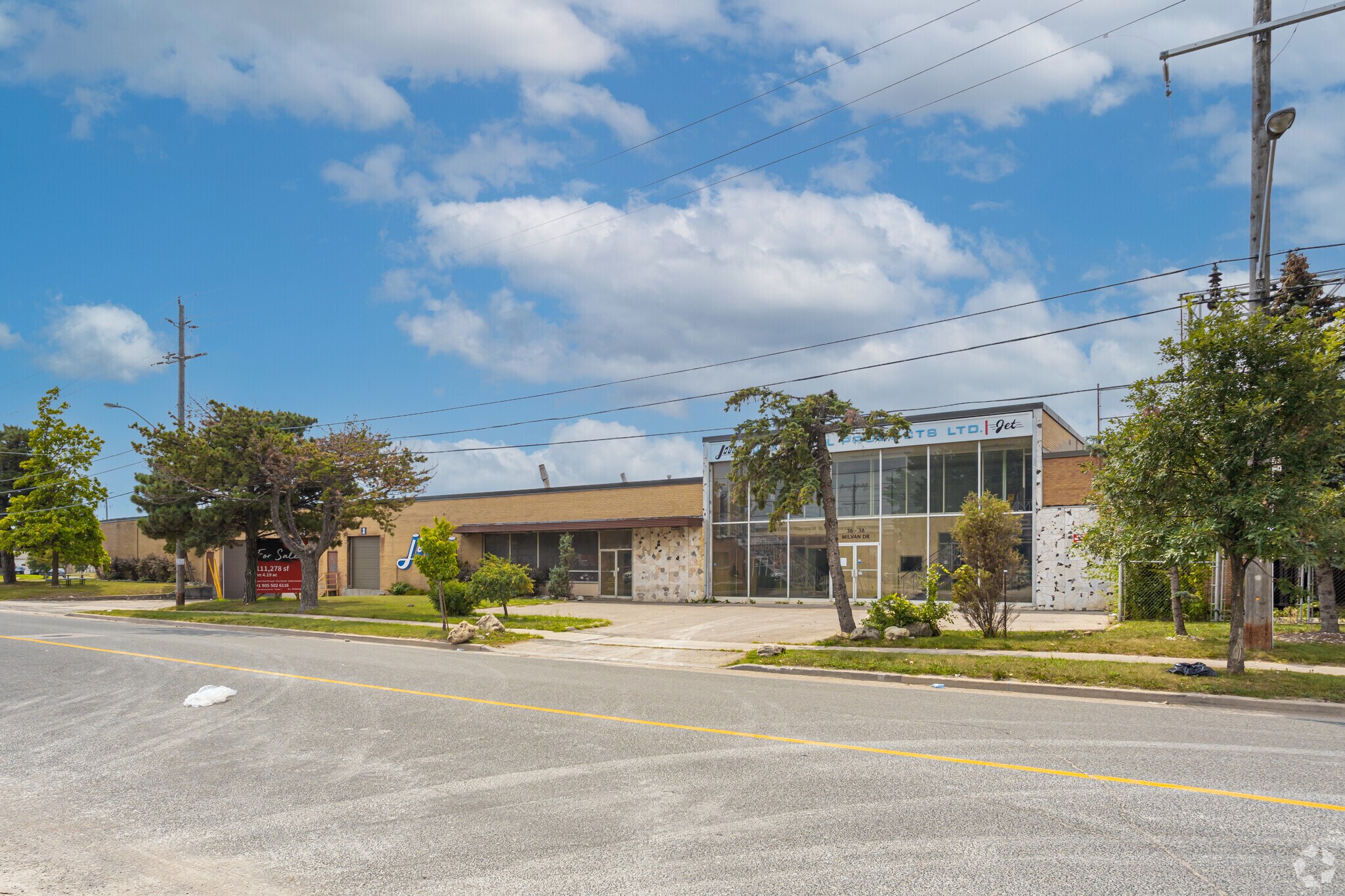 36-40 Milvan Dr, Toronto, ON à louer Photo de l’immeuble– Image 1 sur 12