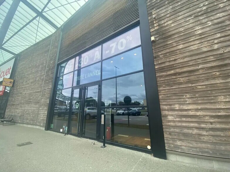 Local commercial dans GONFREVILLE-L'ORCHER à louer - Photo de l’immeuble – Image 1 sur 5
