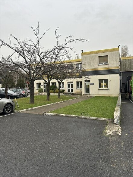 Local d’activités dans Le Blanc-Mesnil à louer - Photo de l’immeuble – Image 2 sur 15