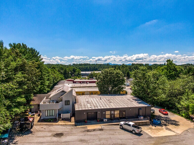 3865 Sweeten Creek Rd, Arden, NC à louer - Photo de l’immeuble – Image 3 sur 11