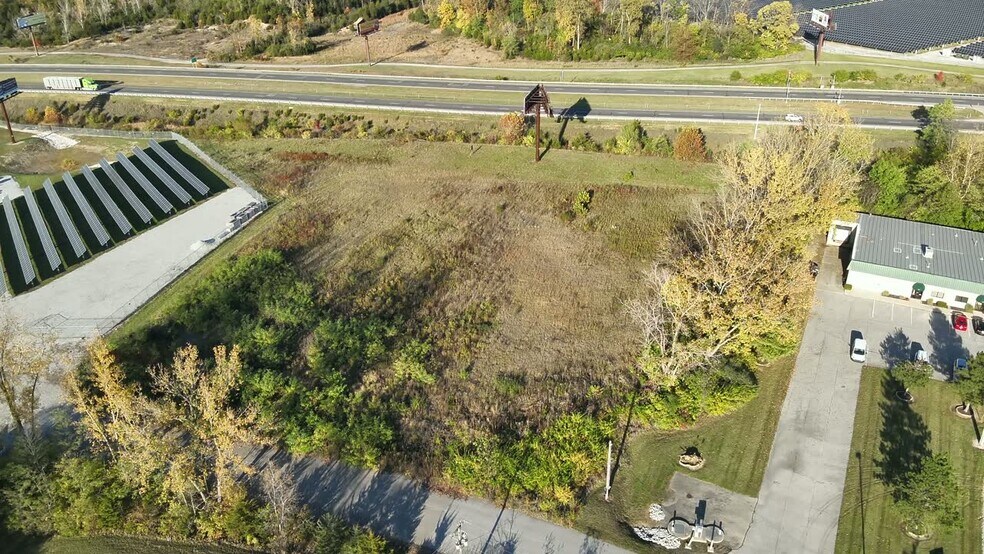 650 Commerce Rd, Richmond, IN à vendre - Vidéo sur l’annonce professionnelle – Image 2 sur 5