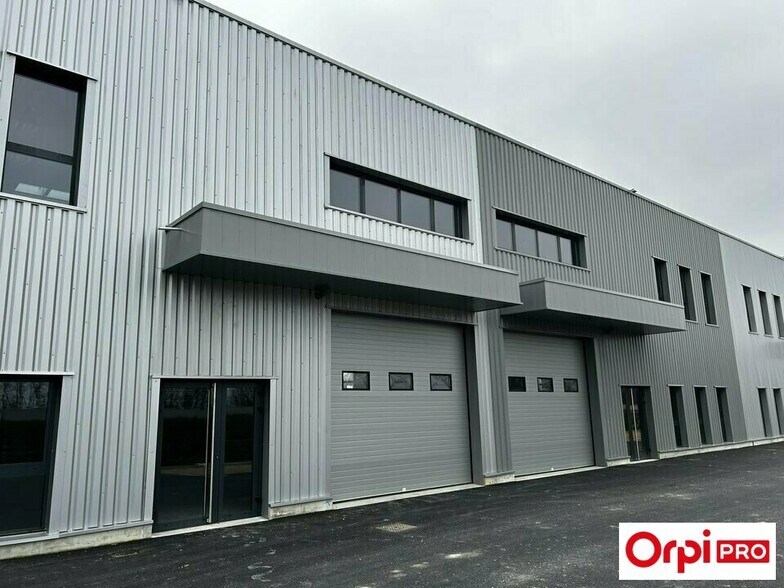 Local d'activités dans Bourgoin-Jallieu à vendre - Photo de l’immeuble – Image 1 sur 7