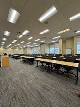 100 Milverton Dr, Mississauga, ON à louer Photo intérieure– Image 2 sur 4
