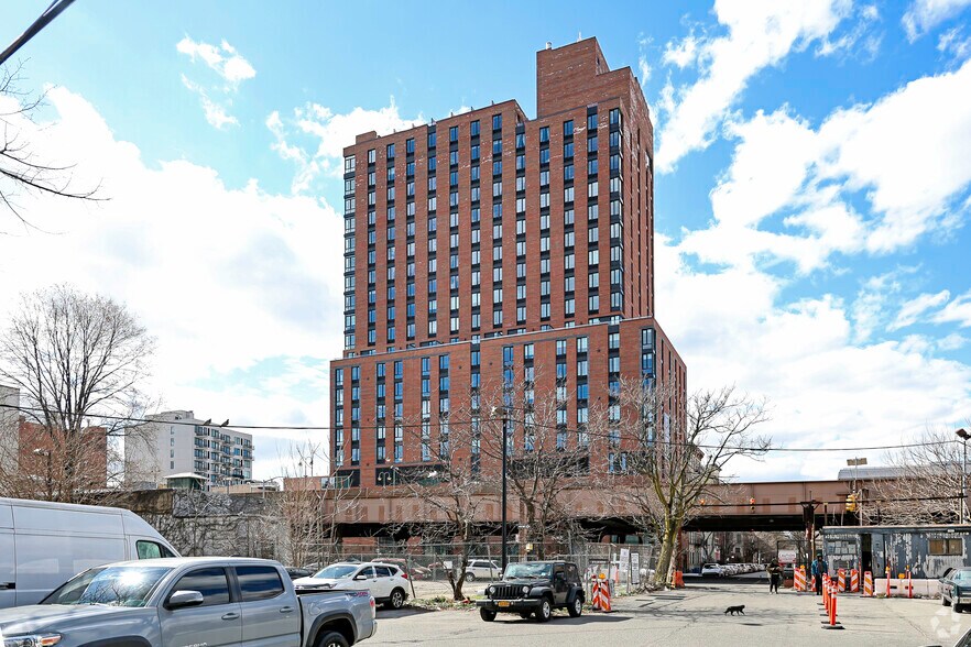 1856 Park Ave, New York, NY à louer - Photo de l’immeuble – Image 3 sur 7
