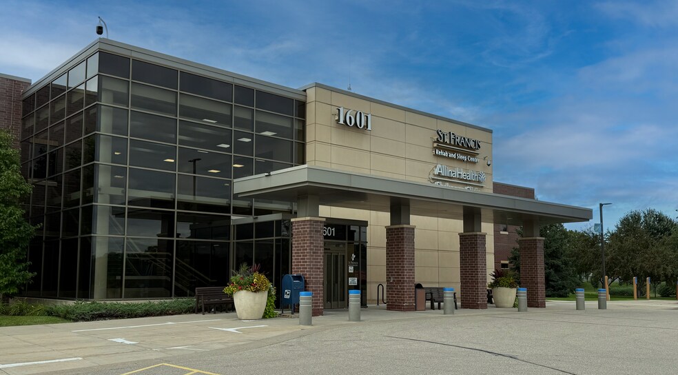 1601 Saint Francis Ave, Shakopee, MN à louer - Photo de l’immeuble – Image 3 sur 3