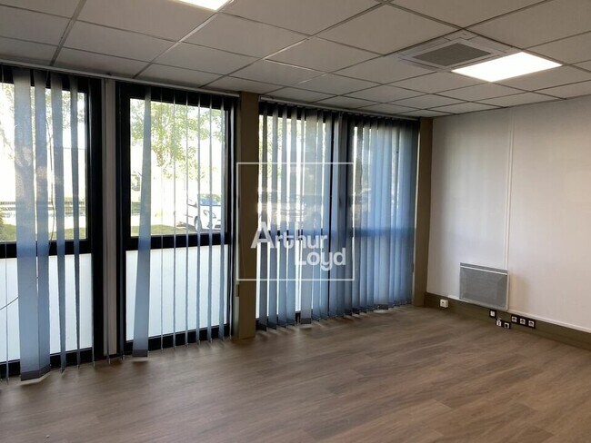 Plus de détails pour Bureau à louer