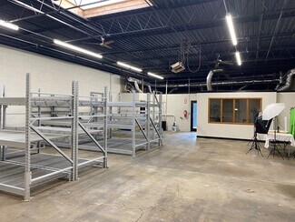 Plus de détails pour 1104 Lunt Ave, Schaumburg, IL - Industriel/Logistique à louer