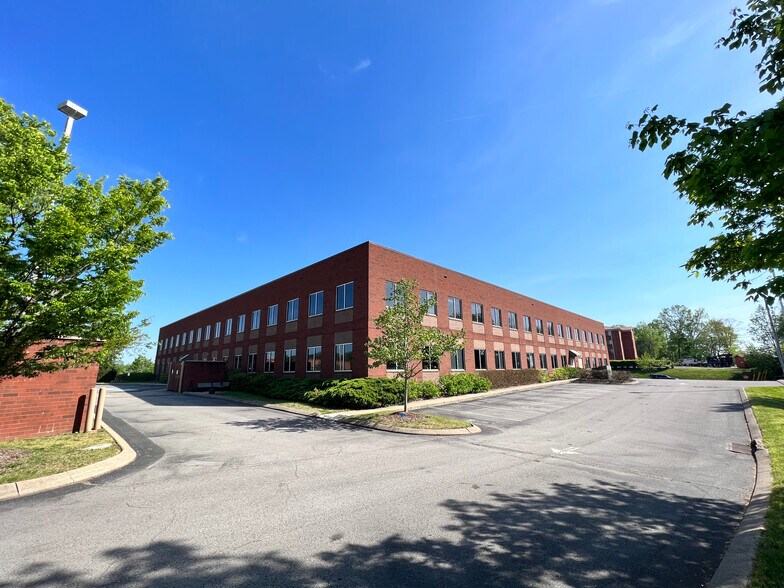 7102 Commerce Way, Brentwood, TN à vendre - Photo de l’immeuble – Image 2 sur 3
