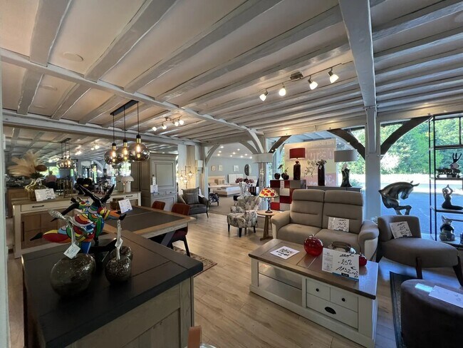 Plus de détails pour Local commercial à louer