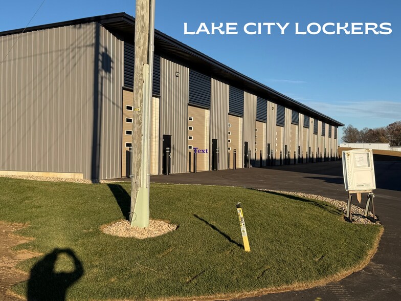 2490 Rainbow Dr, Warsaw, IN à vendre - Photo de l’immeuble – Image 2 sur 9