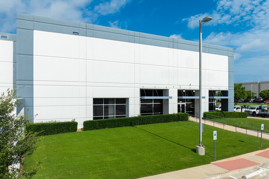 15124 Grand River Rd, Fort Worth, TX à louer - Photo de l’immeuble – Image 3 sur 21