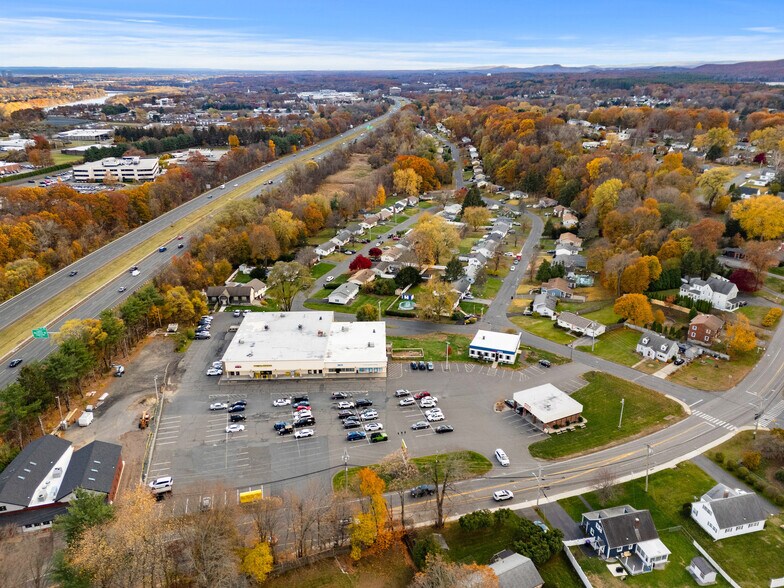 250 Westfield Rd, Holyoke, MA à vendre - Photo de l’immeuble – Image 2 sur 7