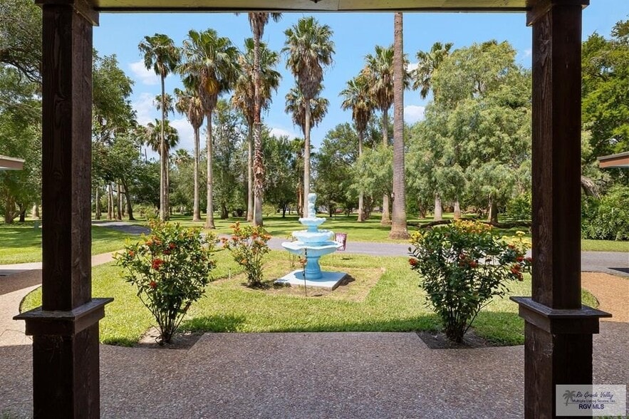 1 Frost Ln, San Benito, TX à vendre - Photo de l’immeuble – Image 3 sur 43