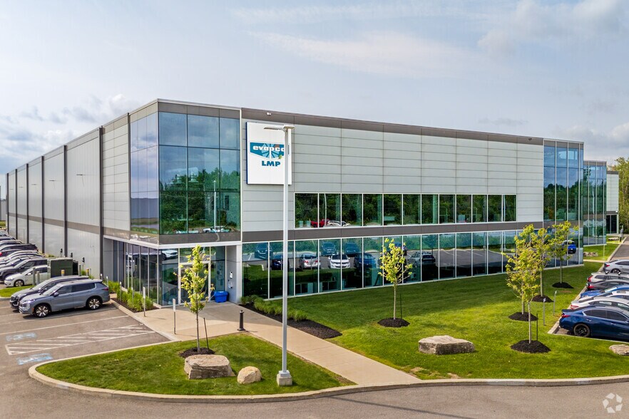 970-980 Pl Paul-Kane, Laval, QC à louer - Photo de l’immeuble – Image 2 sur 8
