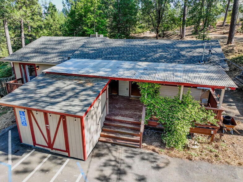 15386 Little Valley Rd, Grass Valley, CA à vendre - Photo de l’immeuble – Image 2 sur 49