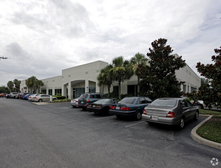 3626 Quadrangle Blvd, Orlando, FL à louer - Photo principale – Image 1 sur 3