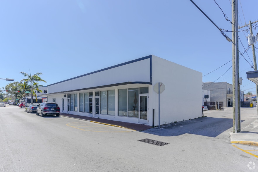 689-693 NE 125th St, North Miami, FL à louer - Photo de l’immeuble – Image 3 sur 4