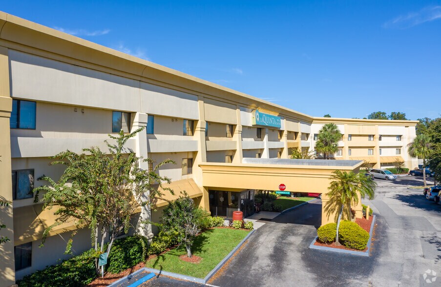2051 Consulate Dr, Orlando, FL à vendre - Photo de l’immeuble – Image 3 sur 8