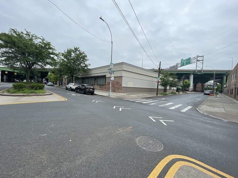 133 Mill St, Brooklyn, NY à louer - Photo de l’immeuble – Image 2 sur 8