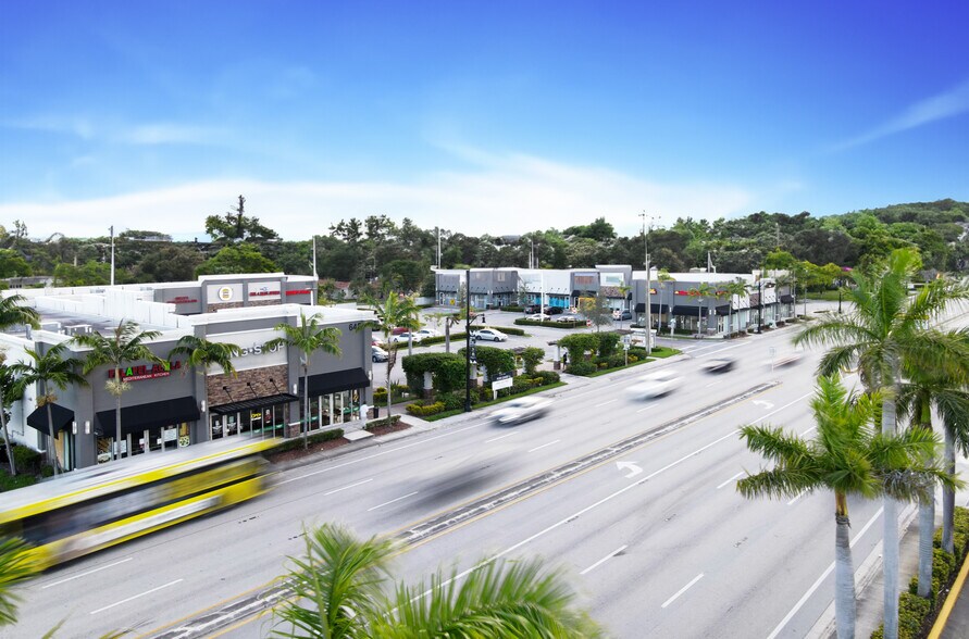 645-710 W Hallandale Beach Blvd, Hallandale, FL à louer - Photo de l’immeuble – Image 3 sur 8