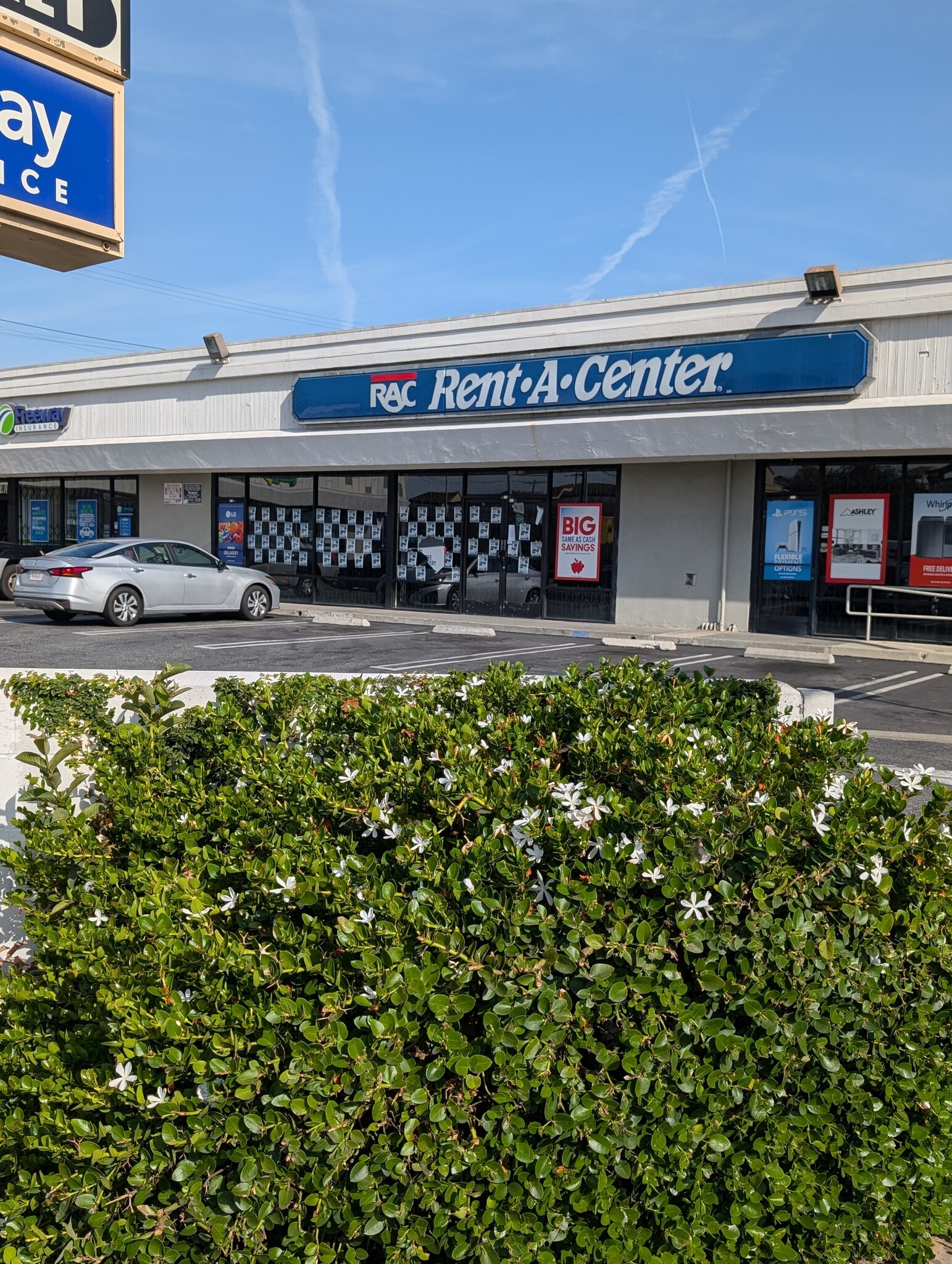 111 W Pacific Coast Hwy, Wilmington, CA à louer Photo de l’immeuble– Image 1 sur 7