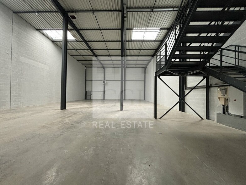 Local d’activités dans Heyrieux à louer - Photo intérieure – Image 3 sur 24