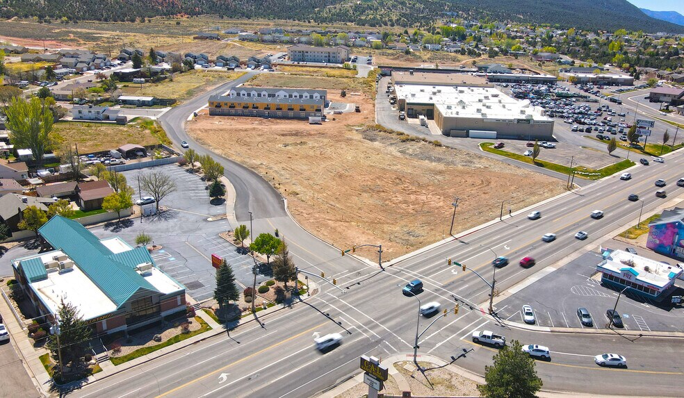 Main and Maple, Cedar City, UT à louer - Photo de l’immeuble – Image 2 sur 3