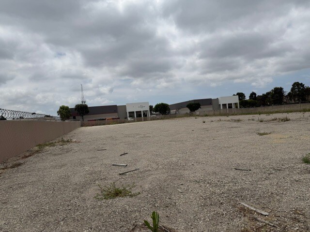 2320 Latigo Ave, Oxnard, CA à vendre - Photo de l’immeuble – Image 2 sur 7