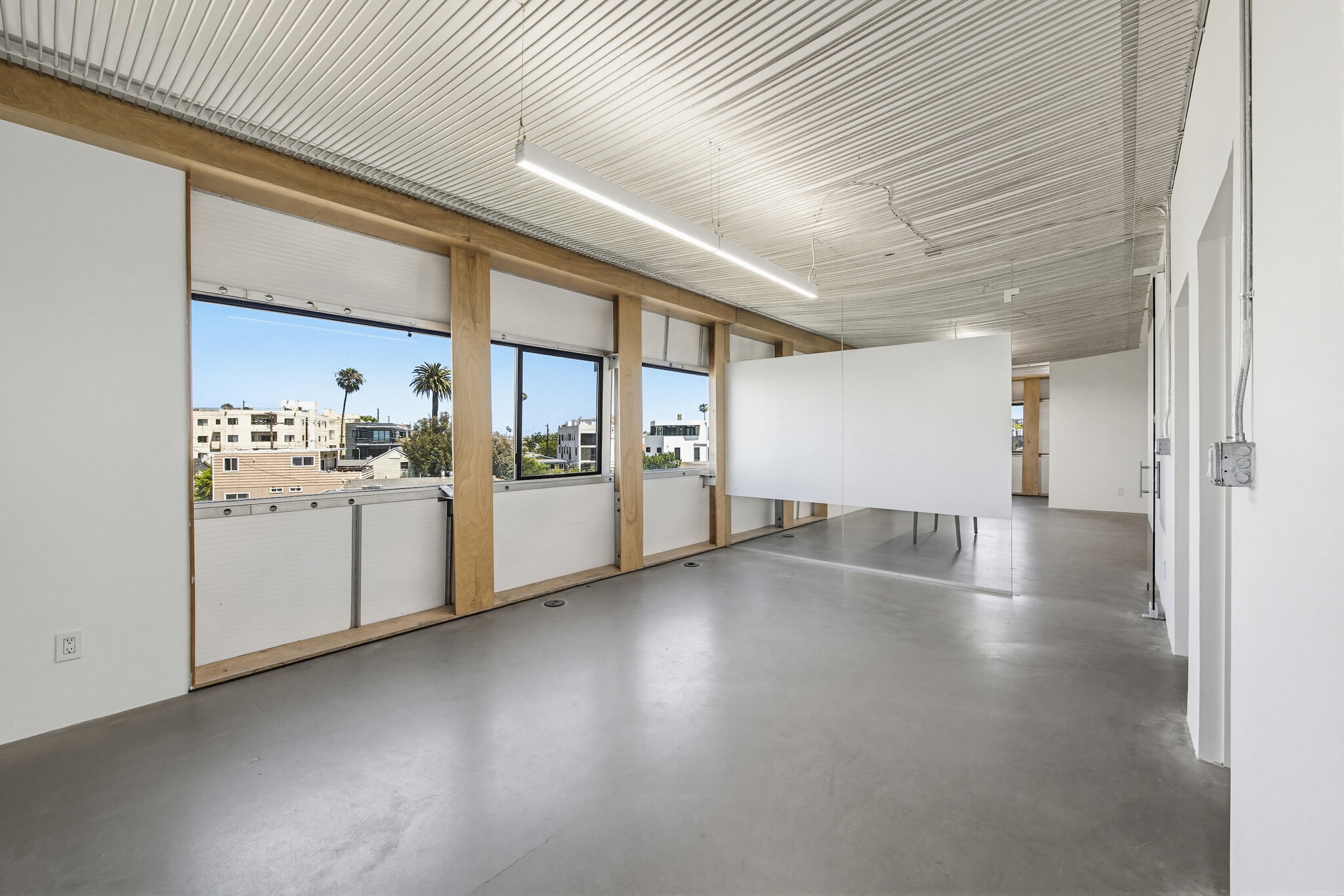 2434 Lincoln Blvd, Venice, CA à louer Photo intérieure– Image 1 sur 6