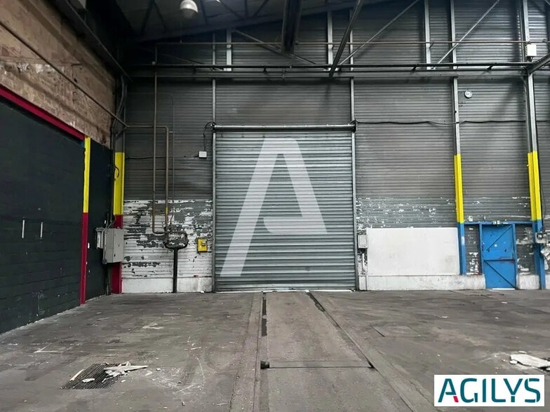 Local d’activités dans Corbeil-Essonnes à louer - Photo de l’immeuble – Image 3 sur 4