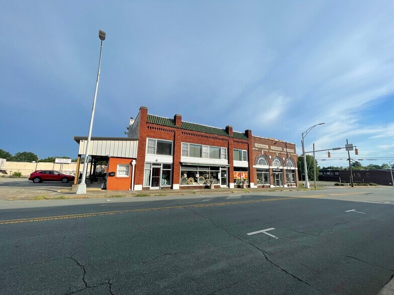 736 S Main St, Burlington, NC à vendre - Photo de l’immeuble – Image 2 sur 55