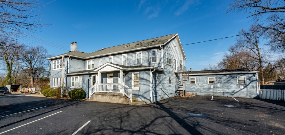 105 Lyndon Ln, Louisville, KY à vendre - Photo de l’immeuble – Image 3 sur 5